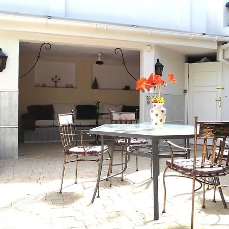 Casa Insolita B Apartment